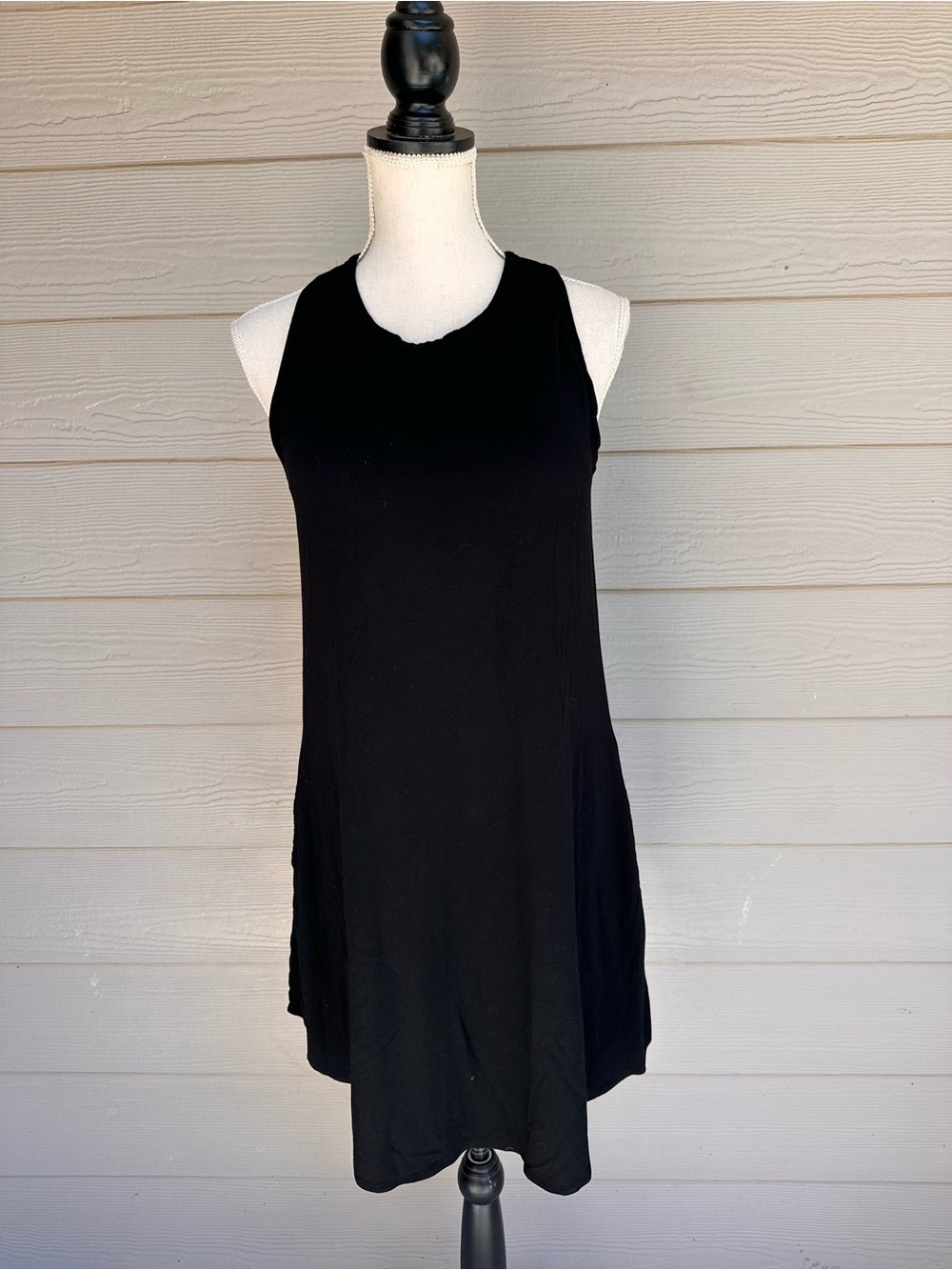 SHEBIRD Womens Black Sleeveless Shift Dress w/ Built in Bra & Pockets Size 4 A34
